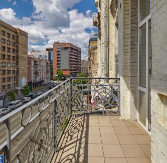 Kyiv Apartment | Discover Saksaganskogo Centre: A 4-Star Guest Favorite