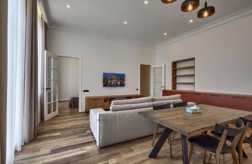 Kyiv Apartment | Discover Saksaganskogo Centre: A 4-Star Guest Favorite