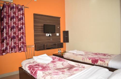 Bodh Gaya Hotel | Budget-Friendly Sakura House with Family Dining & Breakfast