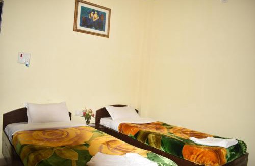Bodh Gaya Hotel | Budget-Friendly Sakura House with Family Dining & Breakfast