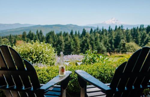 Hood River Bed & Breakfast | Guest Rated 10/10: Sakura Ridge the Farm & Lodge Experience