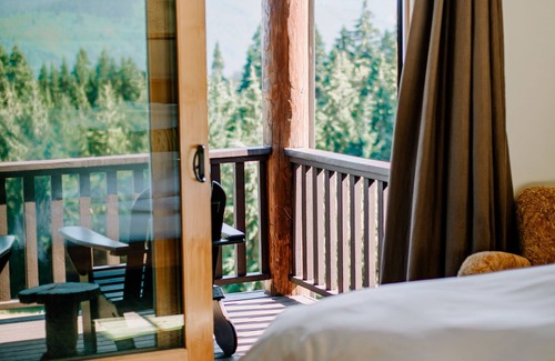 Hood River Bed & Breakfast | Discover Sakura Ridge: 5-Star Retreat with Gourmet Dining