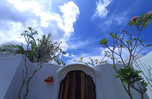 Pecatu Bed & Breakfast | Discover Sal Central: Oceanfront Bliss with Spa and Pool