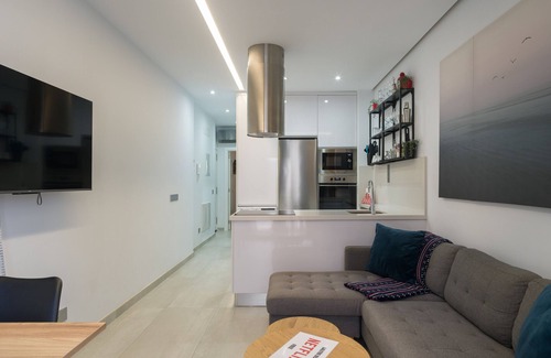 Las Palmas de Gran Canaria Apartment | Oceanfront Salitre Beach Home with Spa & Breakfast