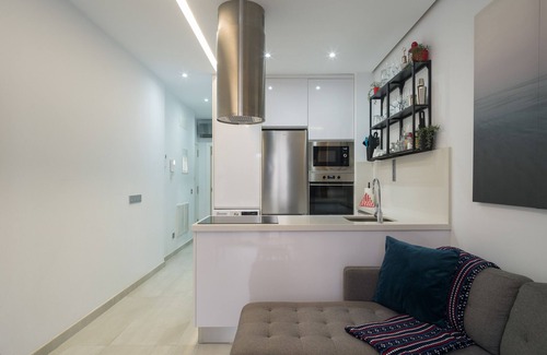 Las Palmas de Gran Canaria Apartment | Oceanfront Salitre Beach Home with Spa & Breakfast