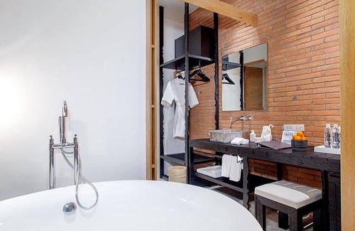 Ayutthaya Hotel | Exceptional Sala Ayutthaya: Pool, Spa & Family-Friendly