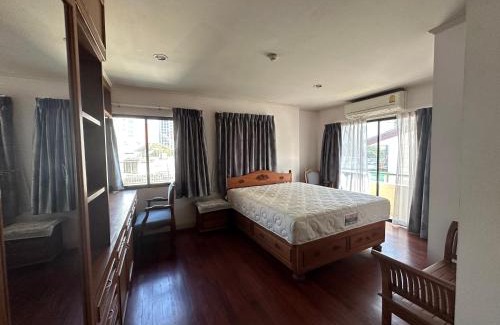 Embassy District Apartment | Family-Friendly Stay at Saladaeng Executive Condominium