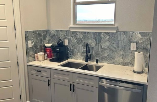 Bell County House | SALADO STONE RETREATnCharming 3-bedroom house with WiFi, AC in delightful Salado
