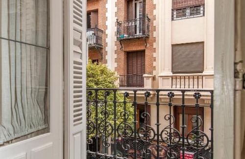 Justicia Apartment | Discover Salamanca VI: Pet-Friendly and Wheelchair Accessible
