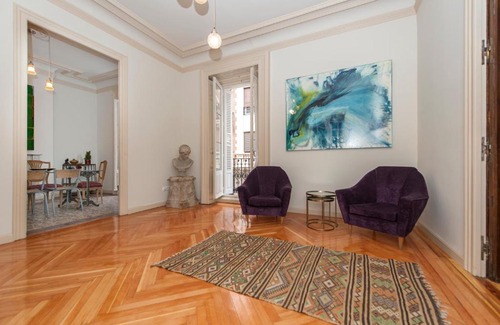 Justicia Apartment | Discover Salamanca VI: Pet-Friendly and Wheelchair Accessible