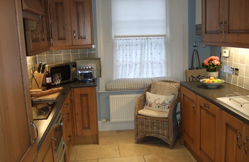 Salcombe House | Discover Salcombe Cottage: Walk to Amenities, Family-Friendly