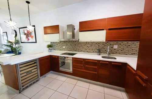 Sagrado Corazon House | Discover Saldana Townhouse with Rooftop Pool & Spa