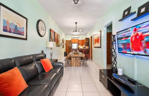 Sagrado Corazon House | Discover Saldana Townhouse with Rooftop Pool & Spa