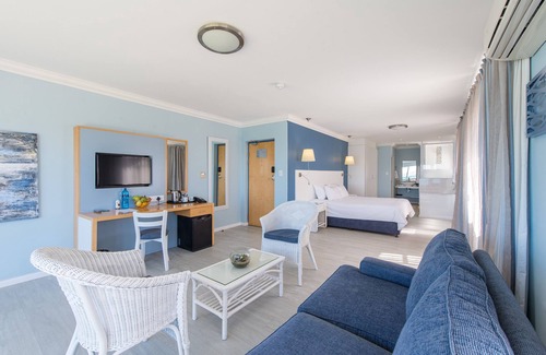 Saldanha Hotel | Discover Saldanha Bay Hotel: Family-Friendly with Pool & Spa