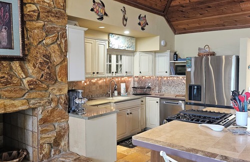 Crystal River House | Discover Kings Bay: Pet-Friendly Waterfront Retreat Awaits
