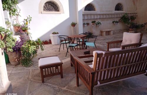 Galugnano Bed & Breakfast | Discover Salento: Il Giardino in Piazza with Hot Tub & More