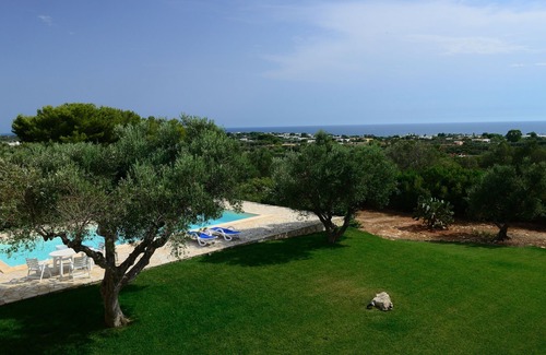 Torre Suda House | Salento: trullo with pool overlooking the sea