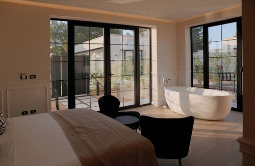 San Pietro in Bevagna Bed & Breakfast | Discover Salento Winery Lodge: Ocean View with Pool Access