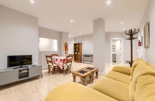 Barakaldo Apartment | Salgeta Reformado: Cozy and Child-Friendly Retreat with WiFi