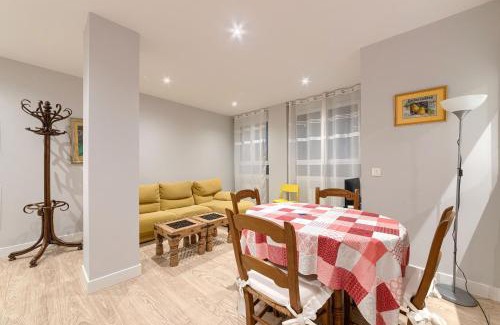 Barakaldo Apartment | Salgeta Reformado: Cozy and Child-Friendly Retreat with WiFi