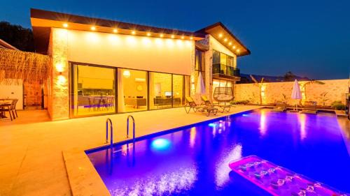 Faralya Villa | Relaxing 2 Bedroom Retreat with Jacuzzi in Kalkan Çayköy