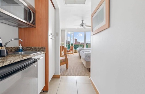 Puerta de Tierra Apartment | Explore Saline Studio: Oceanfront Comfort in Condado Lagoon