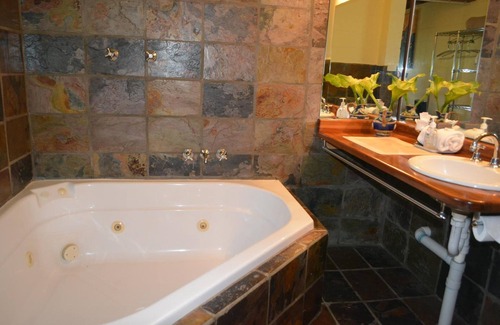 Salisbury Cabin | Experience Salisbury Lodges: 4-Star Comfort & Spa Retreat