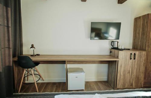 Solochyn Cabin | Top-Rated Saliuk Lodge with Pool & Family Amenities