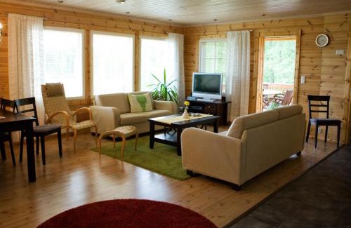 Langelmaki House | Tranquil Salkolahti Lomamökit with Private Beach Access