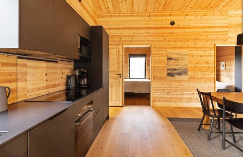 Salla House | Relax at Sallan Kuukkeli with Spa and Lake Views