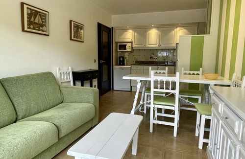 L'Estartit Apartment | Unforgettable SALLES BEACH 05: Rated 10/10 with Ocean Views