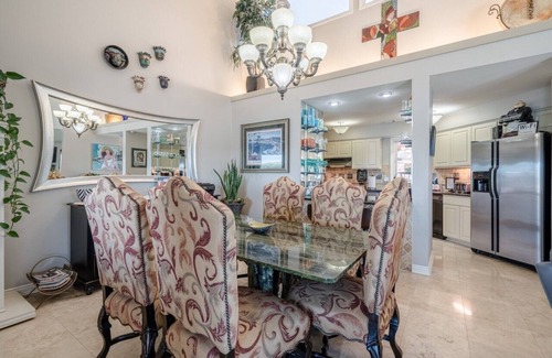 Lake Hamilton Condo | Explore Sally's Blue Pearl: Family-Friendly Retreat with Views