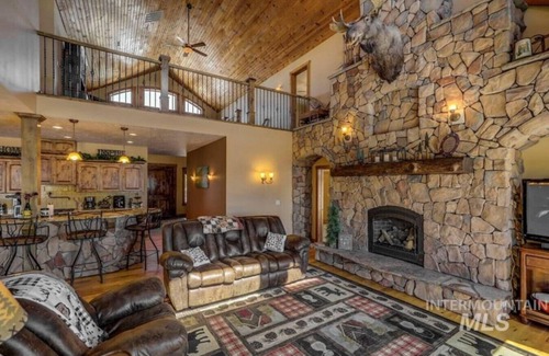 Donnelly Apartment | Spacious Donnelly Home with Great Yard and Inviting Deck