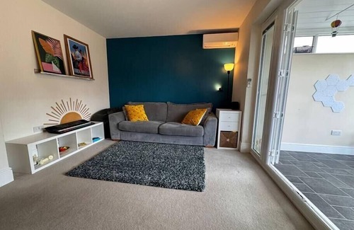 Newport Pagnell House | Tranquil Retreat at Salmon's Home - Perfect for Families
