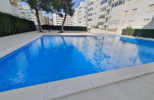 Salou City Centre Apartment | Discover Salou Centro: Poolside Relaxation Near the Beach