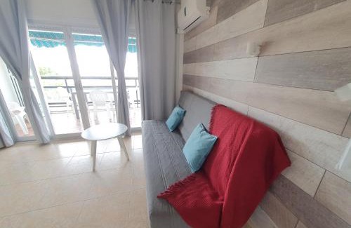 Salou City Centre Apartment | Discover Salou Centro: Poolside Relaxation Near the Beach