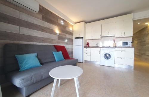 Salou City Centre Apartment | Discover Salou Centro: Poolside Relaxation Near the Beach