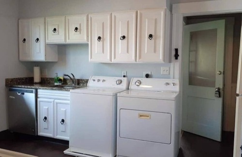 Forest Grove Apartment | Inviting SalsVista 1st Floor Corner Apt with Spa & Hot Tub