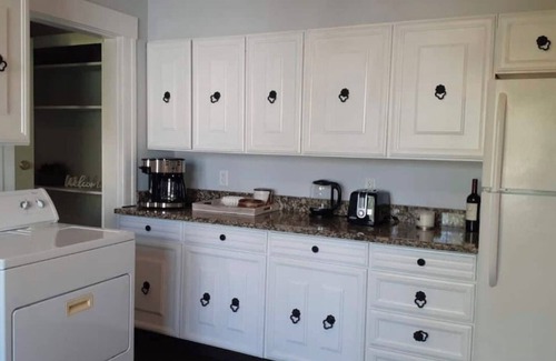 Forest Grove Apartment | Inviting SalsVista 1st Floor Corner Apt with Spa & Hot Tub