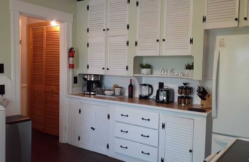 Forest Grove Apartment | Experience SalsVista: Corner Apt with Spa & Hot Tub
