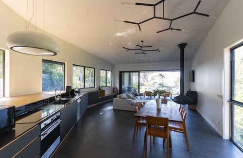 Lilli Pilli House | Beachside Retreat: Steps to Lilli Pilli Beach and Pool