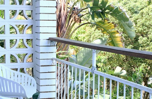 East Ballina Apartment | Unwind at Stray Leaves: Oceanfront Bliss & Pet-Friendly Stay