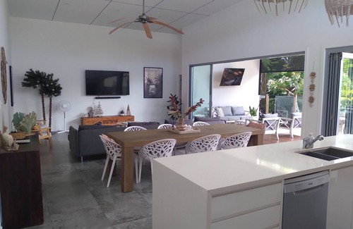 Kingscliff House | Unwind at Salt Sunsets with Oceanfront Pool Access