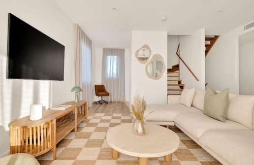 Tugun House | Family-Friendly Retreat at Salt Tugun - 8.8/10 Rated