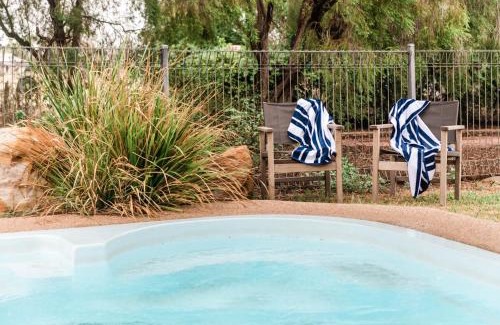 Longreach Cabin | Discover Saltbush Retreat: Oceanfront Oasis for Families