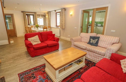 Lumbutts Cottage | Inviting Salter Rake Gate Cottage with Pet-Friendly Amenities