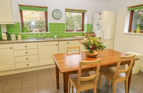 Lumbutts Cottage | Inviting Salter Rake Gate Cottage with Pet-Friendly Amenities