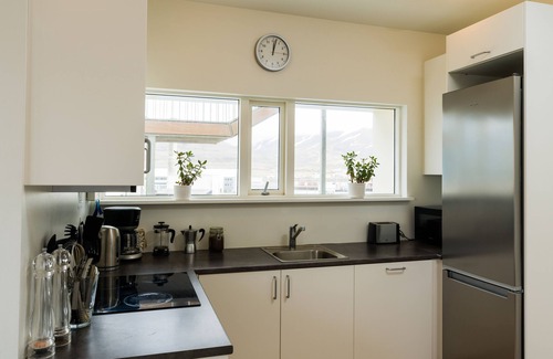 Skagastrond House | Explore Salthús Guesthouse: Family-Friendly Getaway Awaits