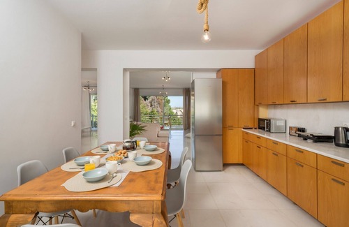 Agii Apostoli Apartment | Saltia Roof Garden Apt with Ocean View Steps from Beach