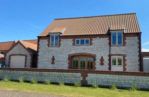Ringstead House | Inviting Saltings House: Pet and Child Friendly Retreat
